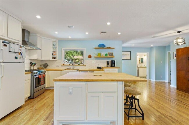 Foto del edificio - 5711 Chesterfield Ave