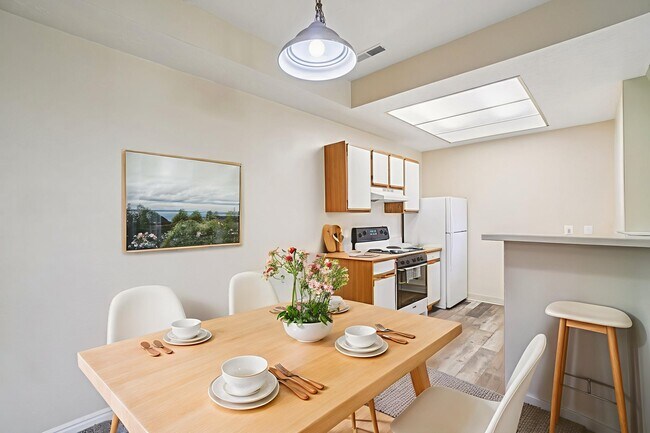 Dining Room - Sterling Pointe Apartments
