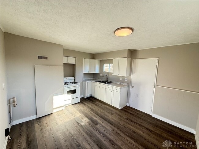 Building Photo - 612 Kirkwood Dr