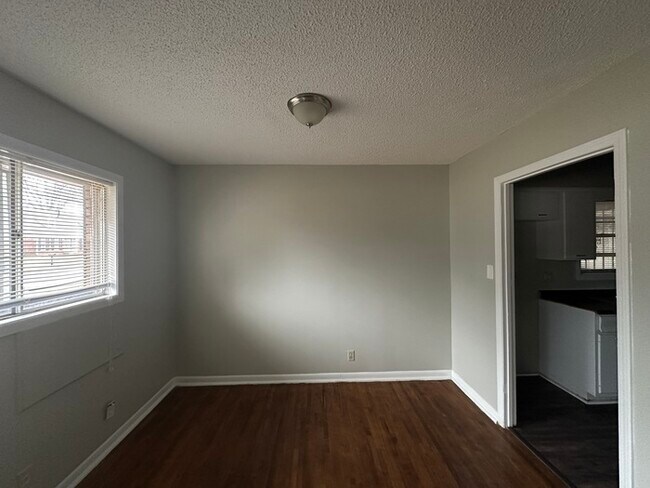 Building Photo - 3009 Elgin Dr