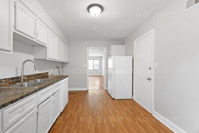 Foto del edificio - 2211 Gerald Ct