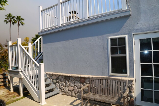 Building Photo - Superb Studio Near the Beach and Goldenwes...