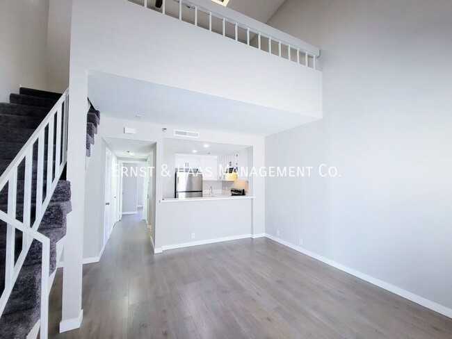 Foto del edificio - Beautiful and Modern 1 Bedroom + Loft Cond...