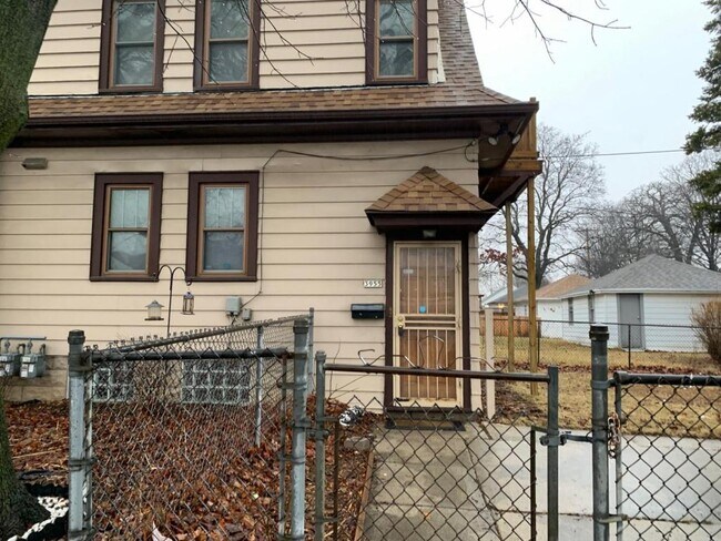 Building Photo - 4400 W Melvina St