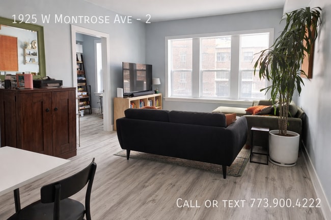 Building Photo - 1925 W Montrose Ave