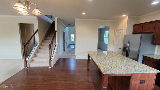 Building Photo - 5760 Aspen Dr