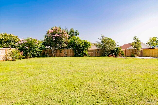 Foto del edificio - 4012 Shorewood Dr