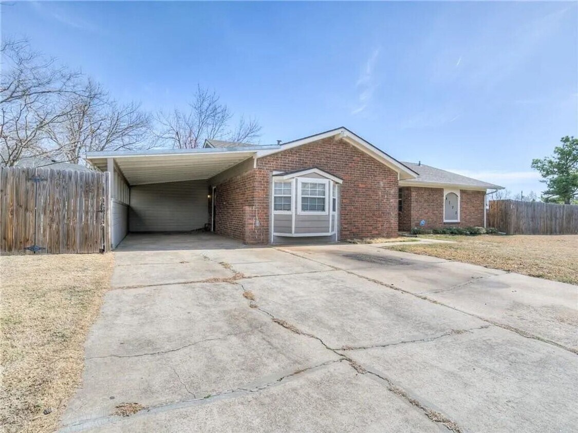 Corner-Lot Charmer Near Tinker AFB | Solar... - Corner-Lot Charmer Near Tinker AFB | Solar...