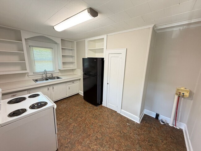 Foto del edificio - Cute Duplex 1 bed 1 bath unit, Close to Downtown Concord