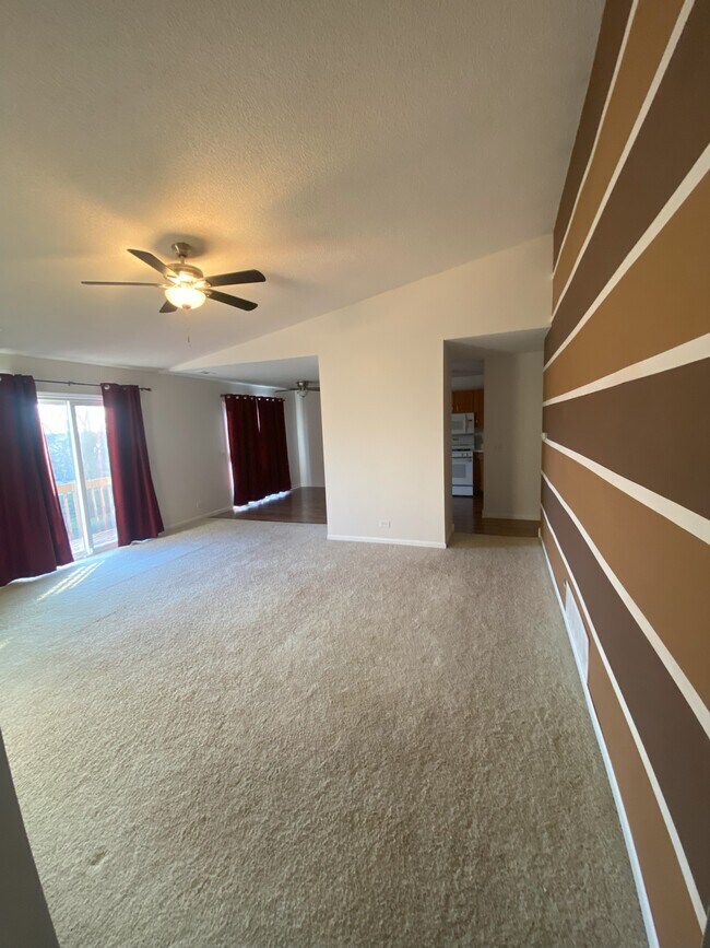 LeavingRoomView2 - 295 Woodridge Cir Apartment