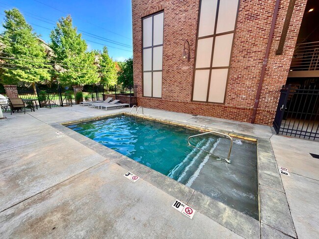 Foto del edificio - 2 Bedroom Condo In A Very Desirable Gated ...