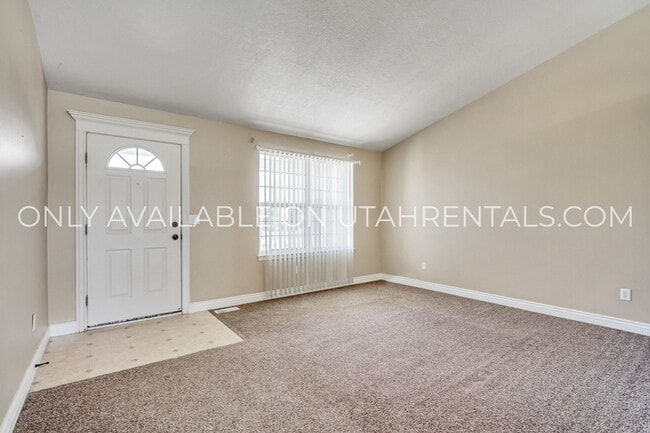 Building Photo - 3094 Burdock Dr