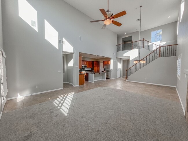 Foto del edificio - BEAUTIFUL TWO STORY HOME WITH A POOL AND S...