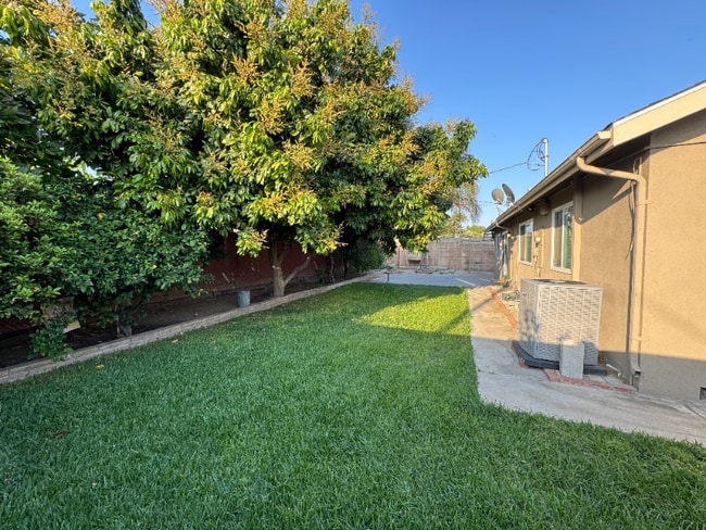 Building Photo - 543 E Covina Blvd