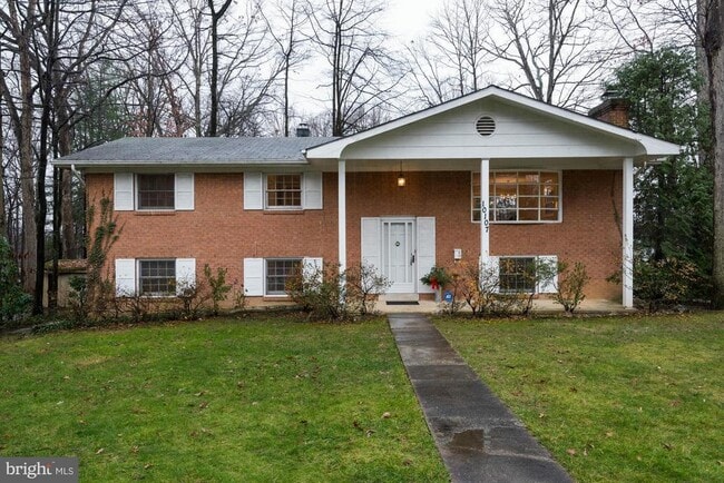 Building Photo - 10107 Forest Ave