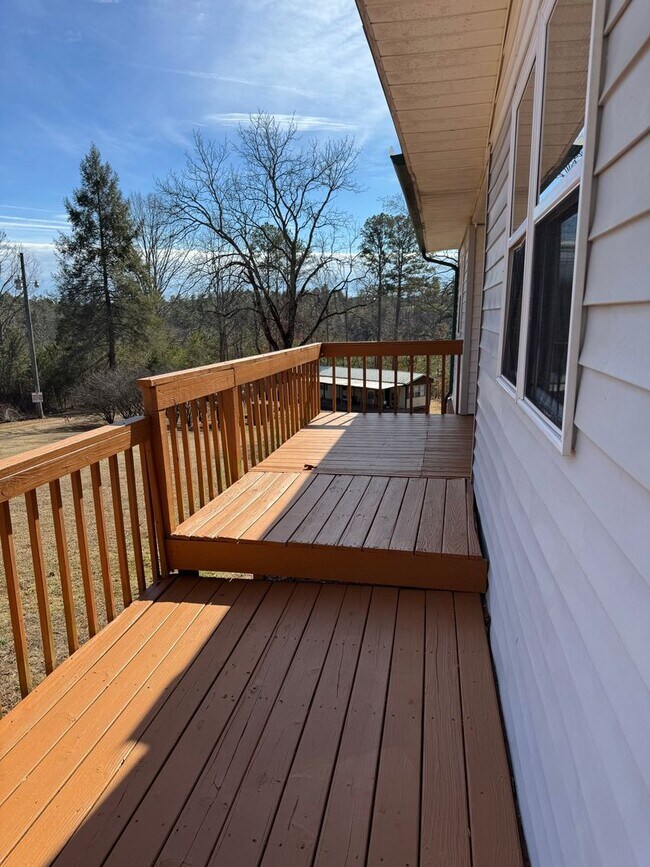 Foto del edificio - Spacious 4-Bedroom Rural Home on Private Acreage