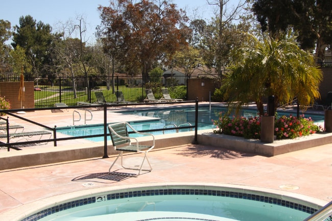 Building Photo - 5146 Maple