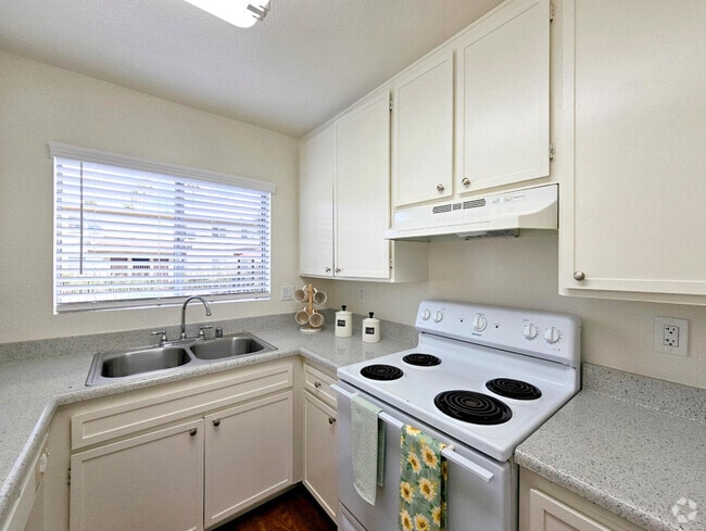 Building Photo - Crestwood Apartments