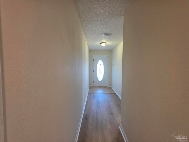 Foto del edificio - 6204 Pomeral Summit St