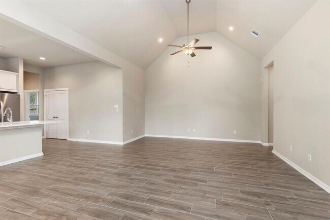 Building Photo - 208 N Spotted Fern Dr