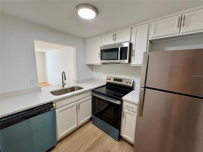 Building Photo - 305 57th Ave Dr E