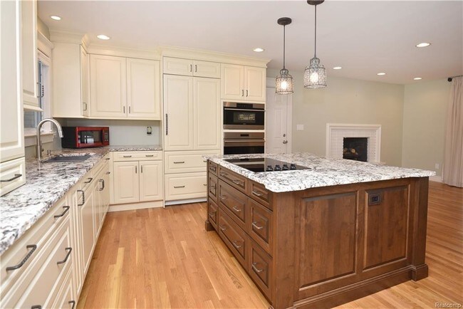 Building Photo - 3135 Pebble Ln
