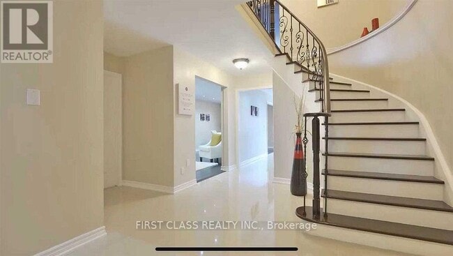 Building Photo - 659 Thamesford Terrace