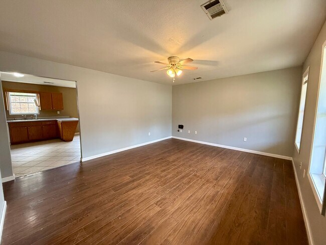 Foto del edificio - 3 Bedroom/1 Bathroom Home in Paragould AR - $1370/month - Section 8 Welcome!