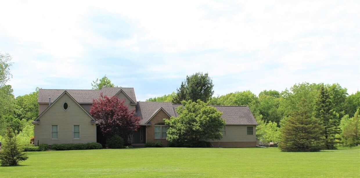 8671 Kearney Rd, Whitmore Lake, MI 48189 House Rental in Whitmore