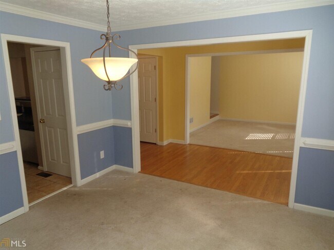Building Photo - 100 Ivy Manor
