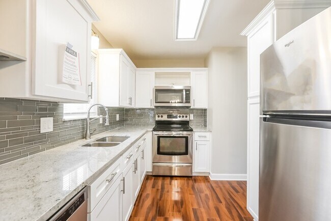 Foto del edificio - 308 NE Knox St