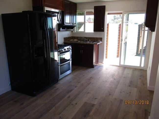 Building Photo - 5553 Dorothy Dr