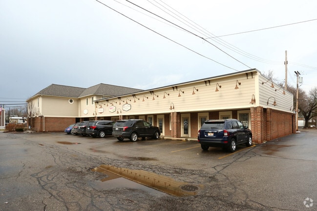 Building Photo - 696 N Mill St