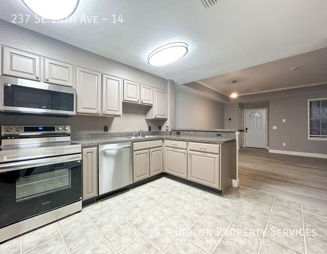 Building Photo - 237 SE 16th Ave