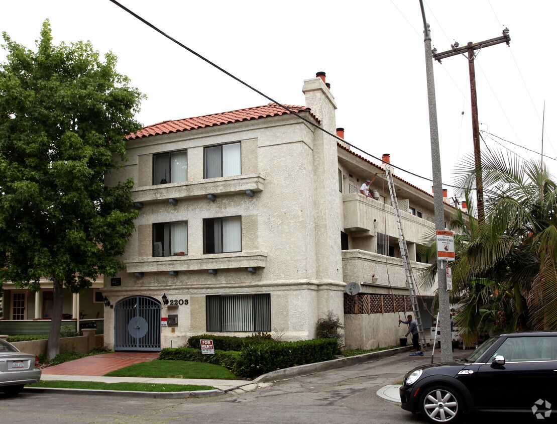 Primary Photo - 2203 E Bermuda St