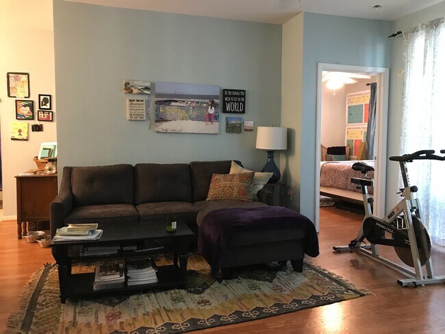 Building Photo - 2 bedroom, 2 bathroom at Twelve Oaks