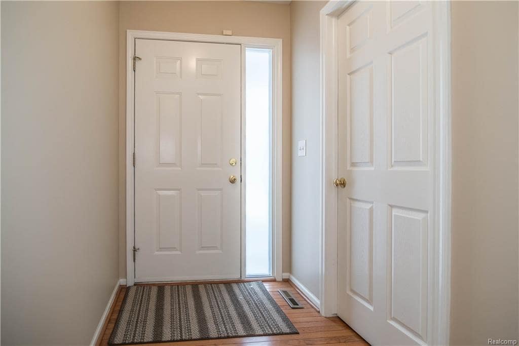 291 River Dr, Wixom, MI 48393 House Rental in Wixom, MI