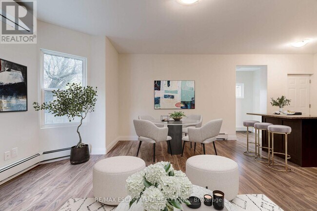 Photo du bâtiment - 152 Sanford Ave S