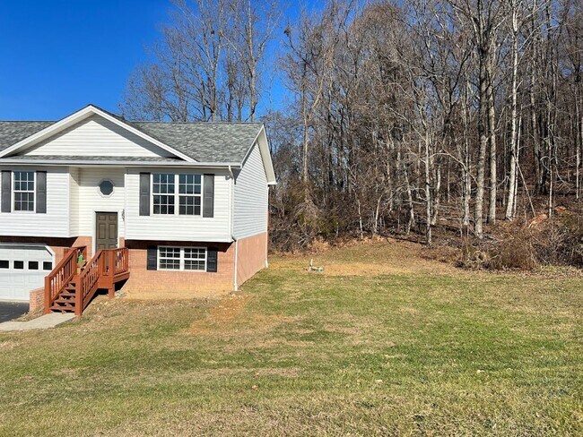 Foto del edificio - 3 bed 2 bath + 2 car garage- Jonesborough