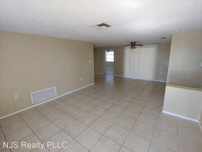 Building Photo - 2 br, 1 bath House - 3159 Bright Dr