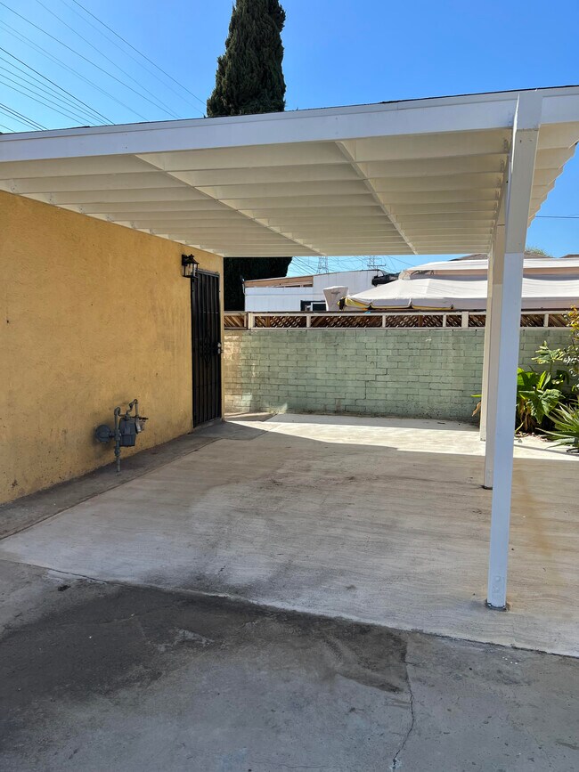 Building Photo - 2770-2772 Glenwood Pl