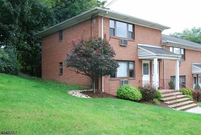 2 Colonial Dr Unit J, Little Falls, NJ 07424 - Condo for Rent in Little