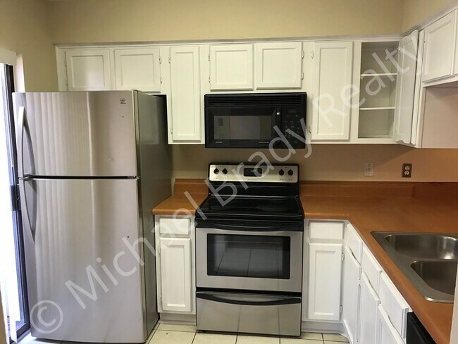 Foto del edificio - One Bedroom Condo!