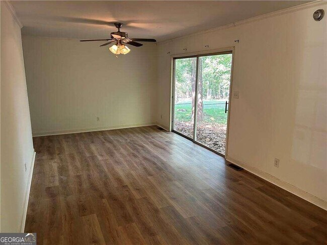 Foto del edificio - 150 Sherwood Dr