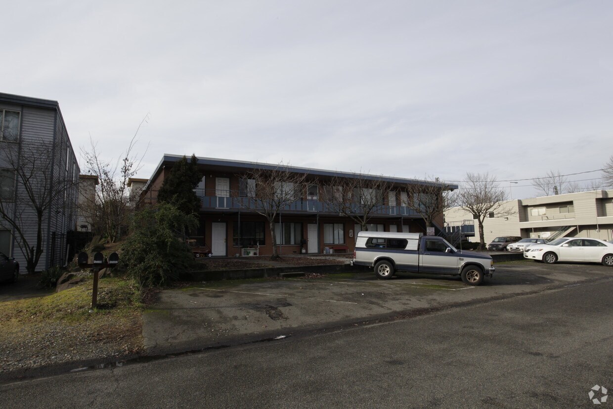 Building Photo - 12341 NE 33rd Ave