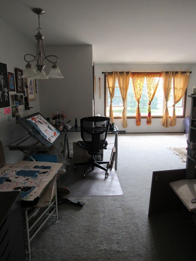 Foto del edificio - 13 Meadowlark Dr