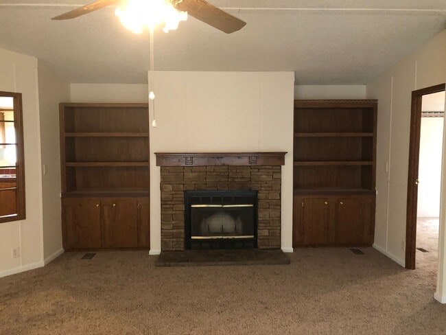 Building Photo - 150 Boxelder Ln