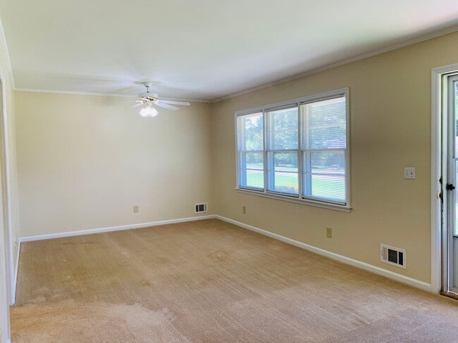 Building Photo - WOW! All brick 3 bedroom ranch in Newnan! ...