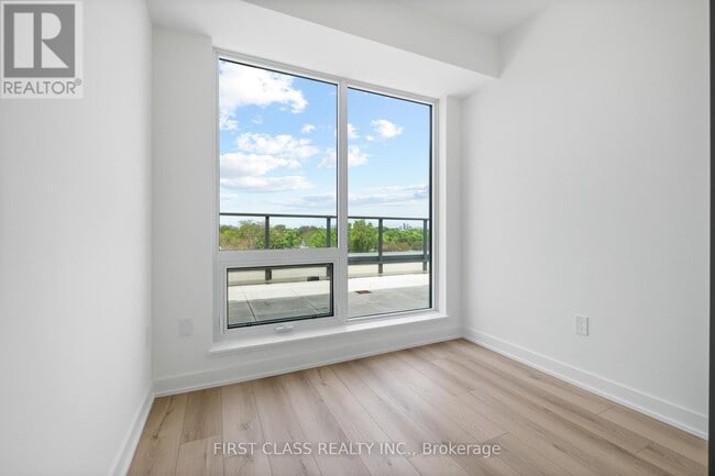 Photo du bâtiment - 5-515 Lakeview Ave