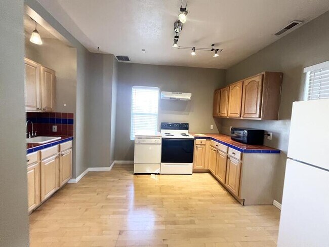 Building Photo - 519 S 500 E